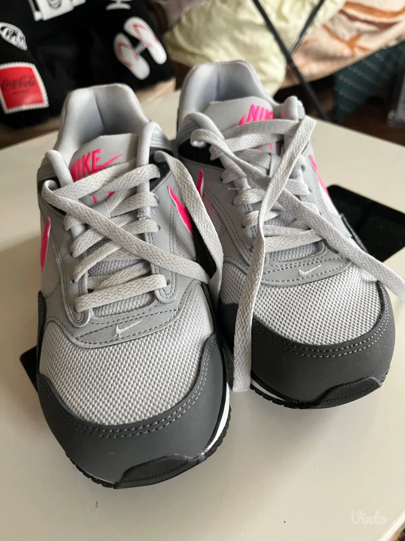 Nike patike nove broj 40.5