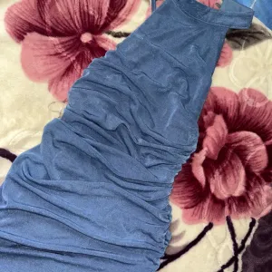 Jednom nošena plava šljokičasta haljina