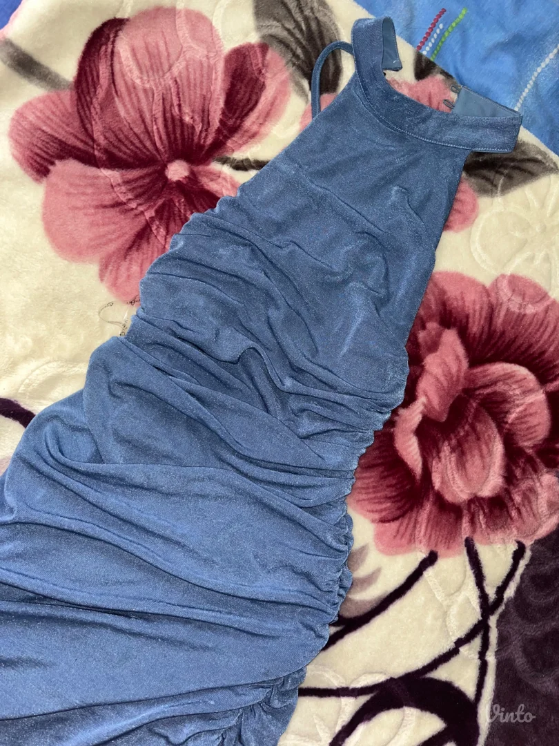 Jednom nošena plava šljokičasta haljina