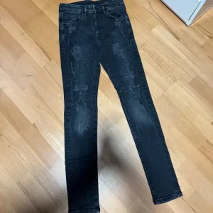 H&M Farmerke Crne 29