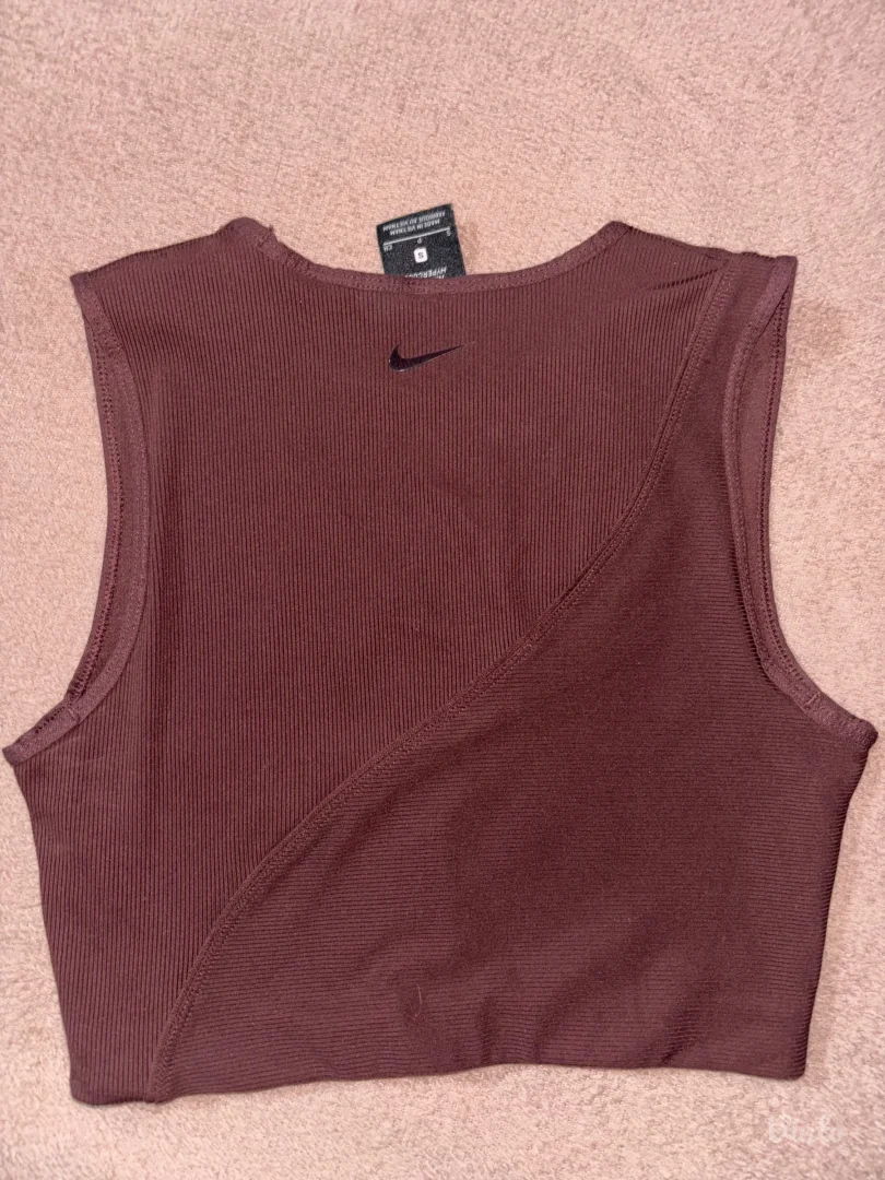 Nike- top za trening