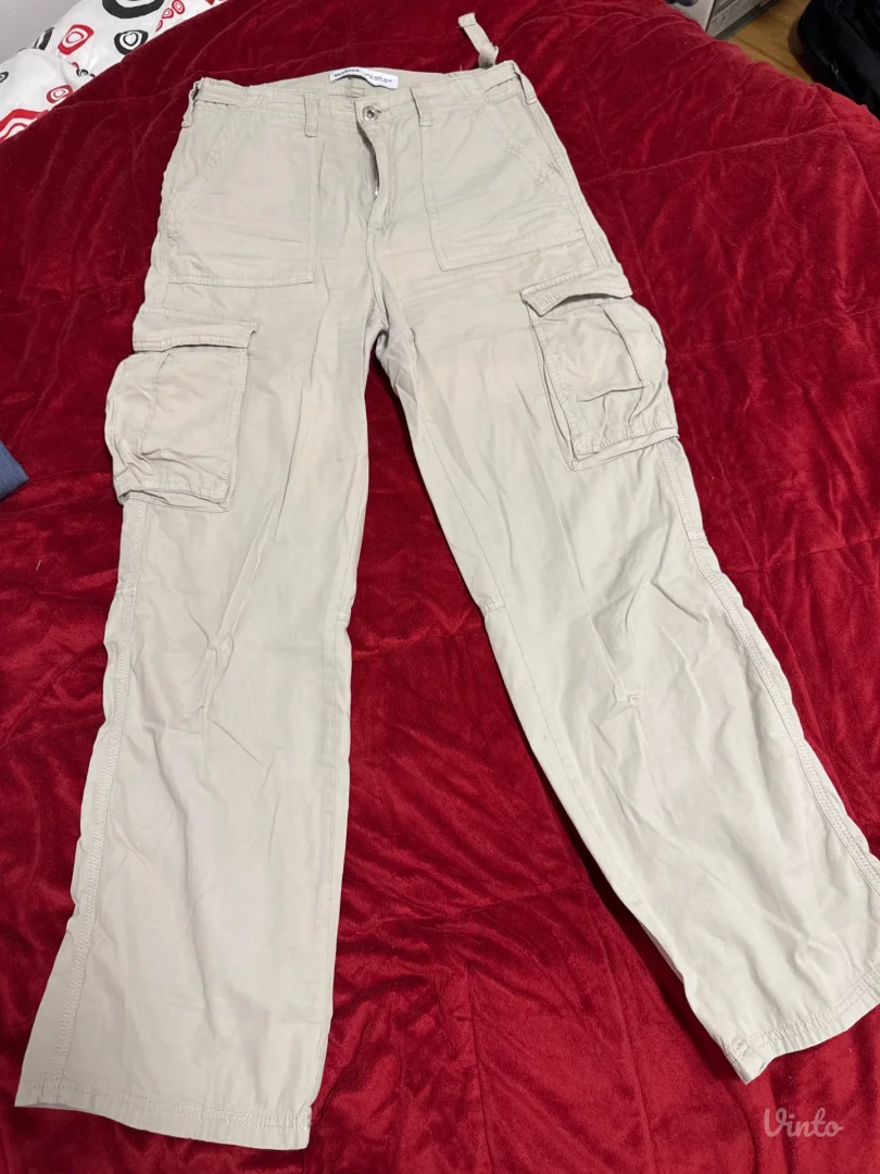 Bershka- cargo pantalone