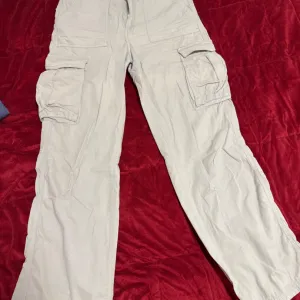 Bershka- cargo pantalone