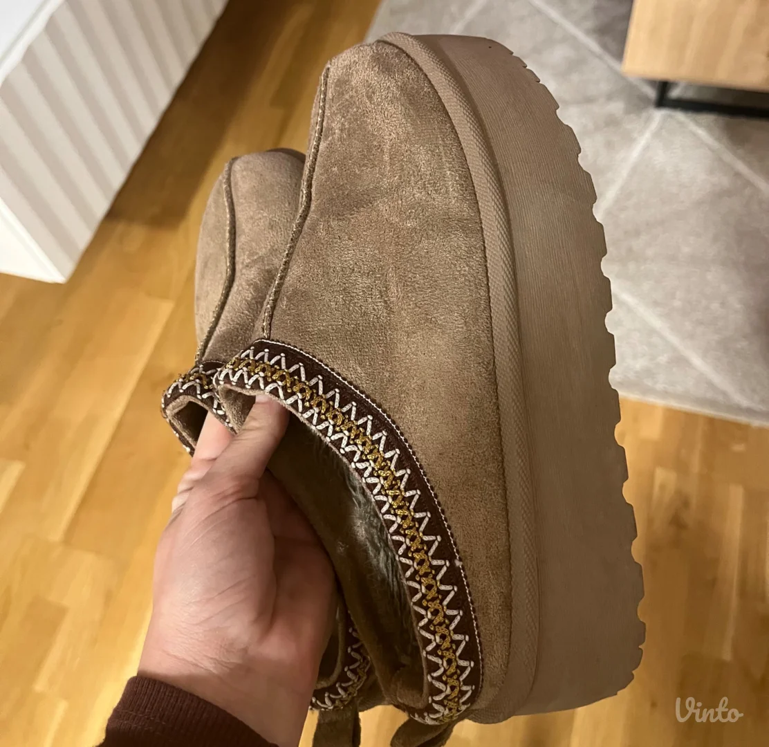 Inportana papuce poput Ugg