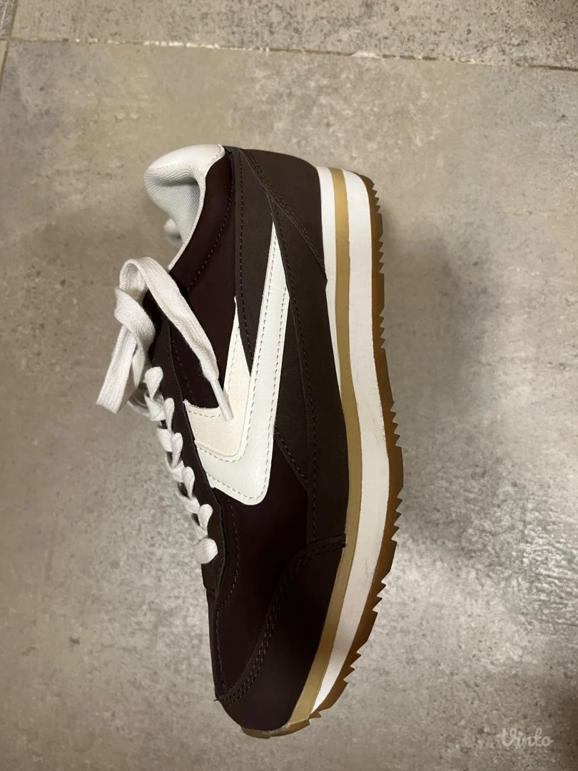 Bershka nove retro patike