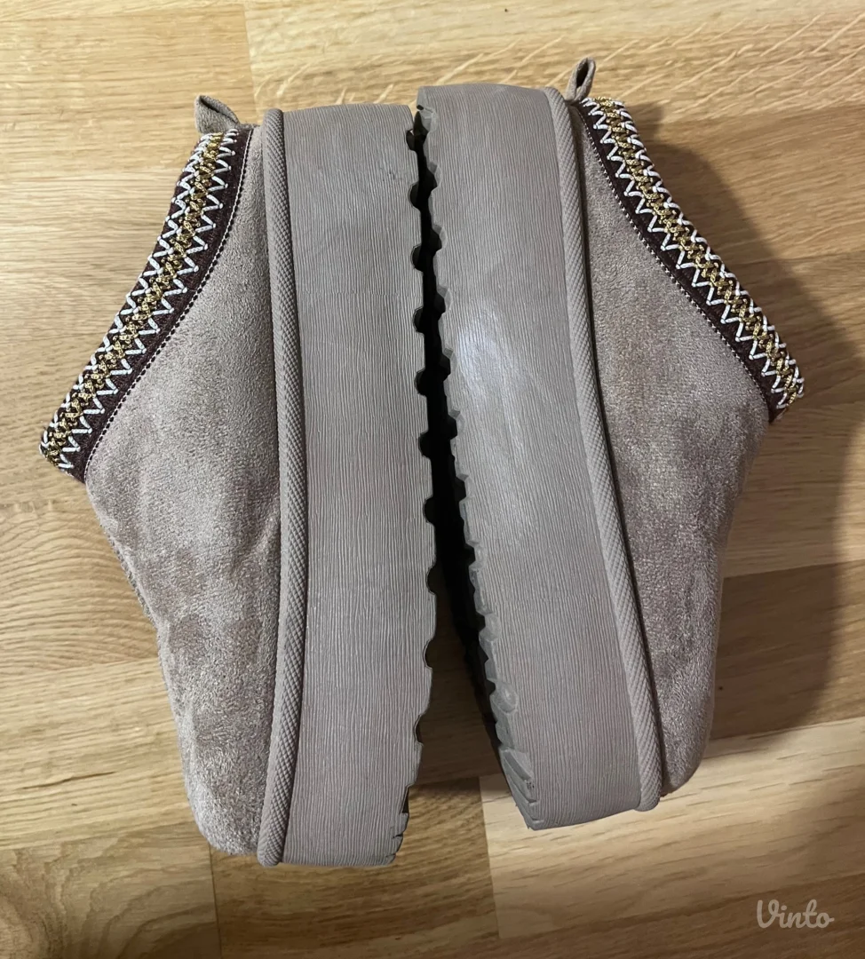 Inportana papuce poput Ugg