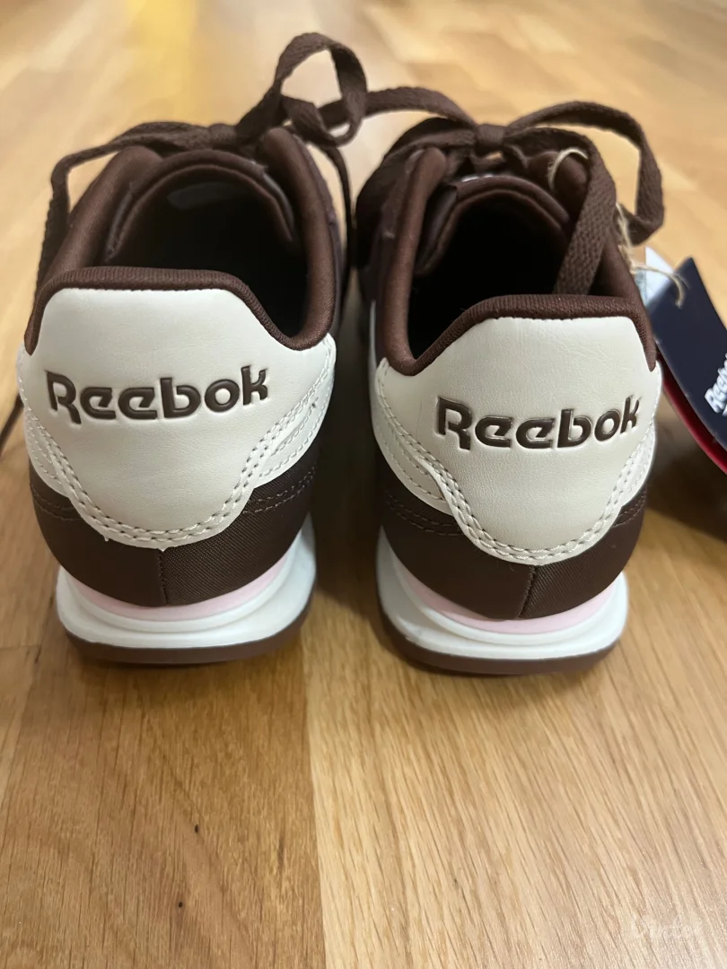 Nove prelepe Reebok zenske patike