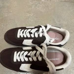 Bershka nove patike 36 🤎