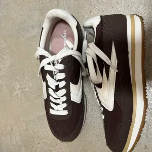 Bershka nove retro patike