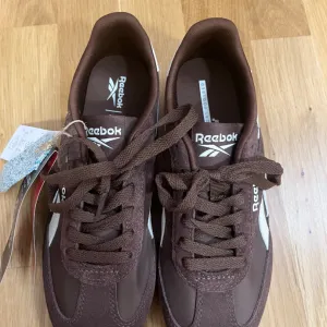 Nove prelepe Reebok zenske patike