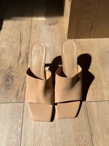 H&M papuče sa štiklom (novo) 38