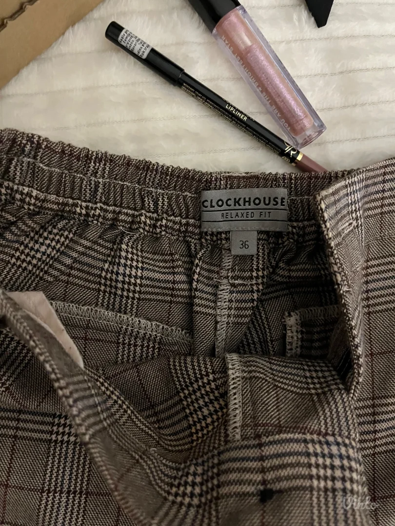 Braon pantalone na kockice