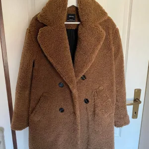 BERSHKA - teddy kaput