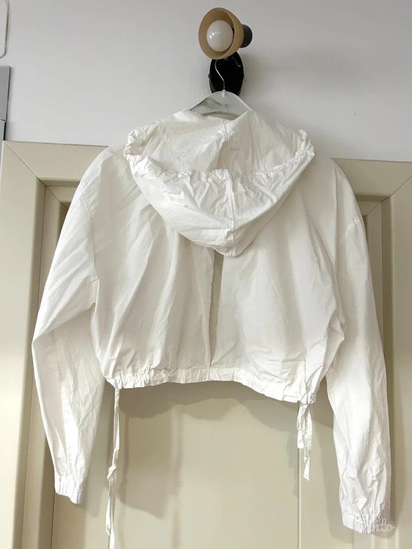 Zara bela košulja sa kapuljačom