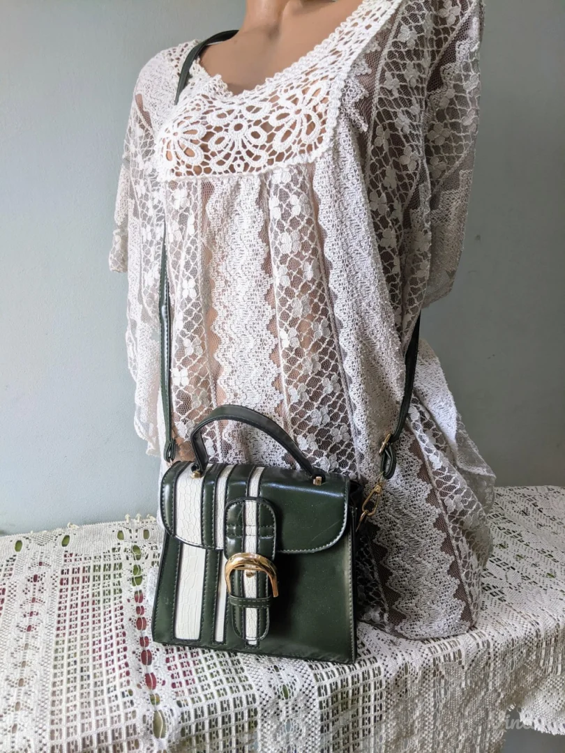 Tamnozelena moderna tašnica , sa belim detaljima - Nova