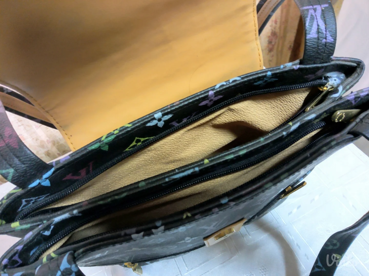 LOUIS VUITTON - Trikolor - Nova