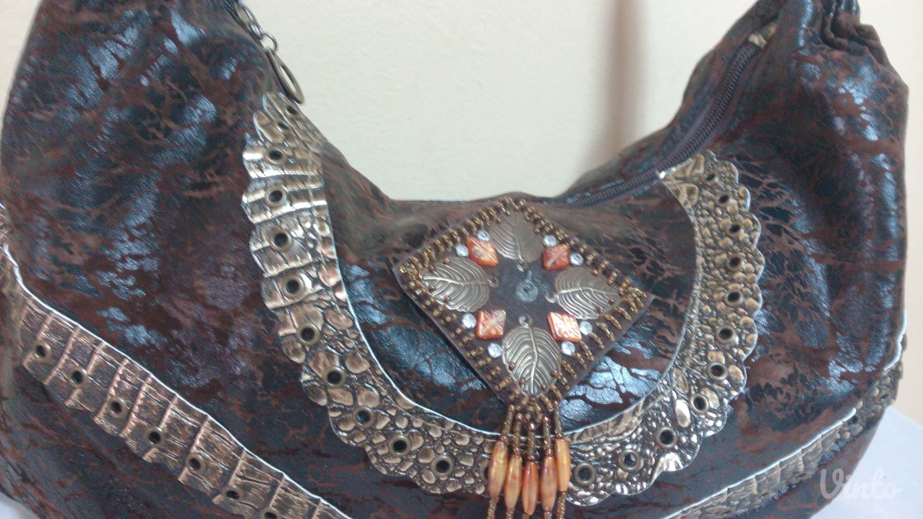 Prelepa, moderna tasna - Nova