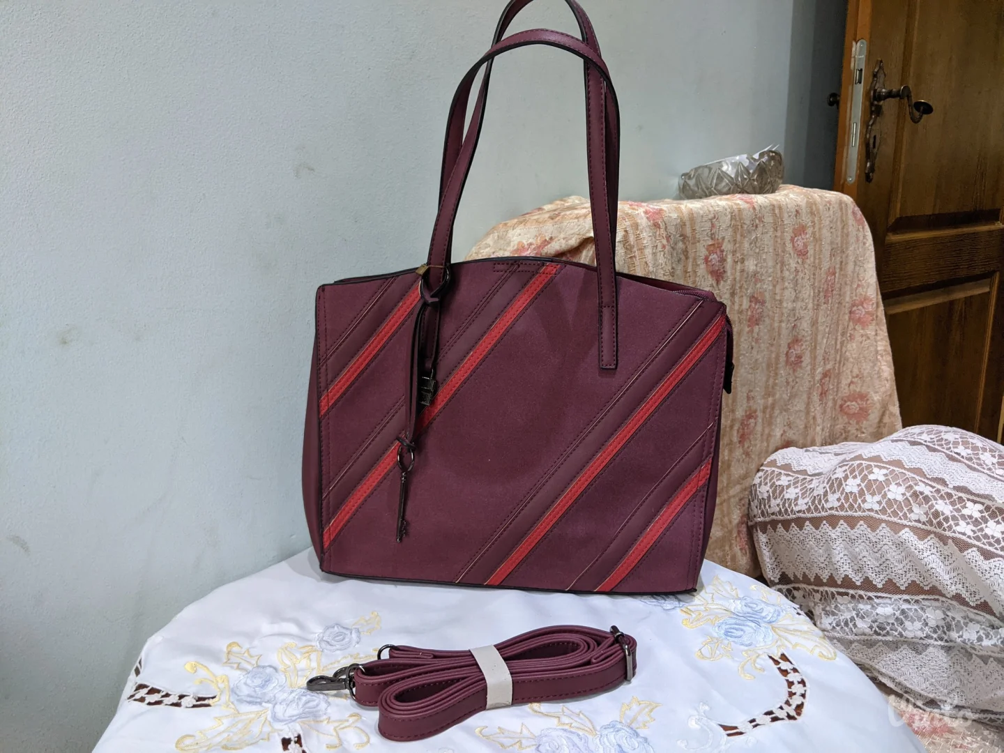 Bag To Bag- burgund boje, HIT SEZONE- Nova sa etiketom