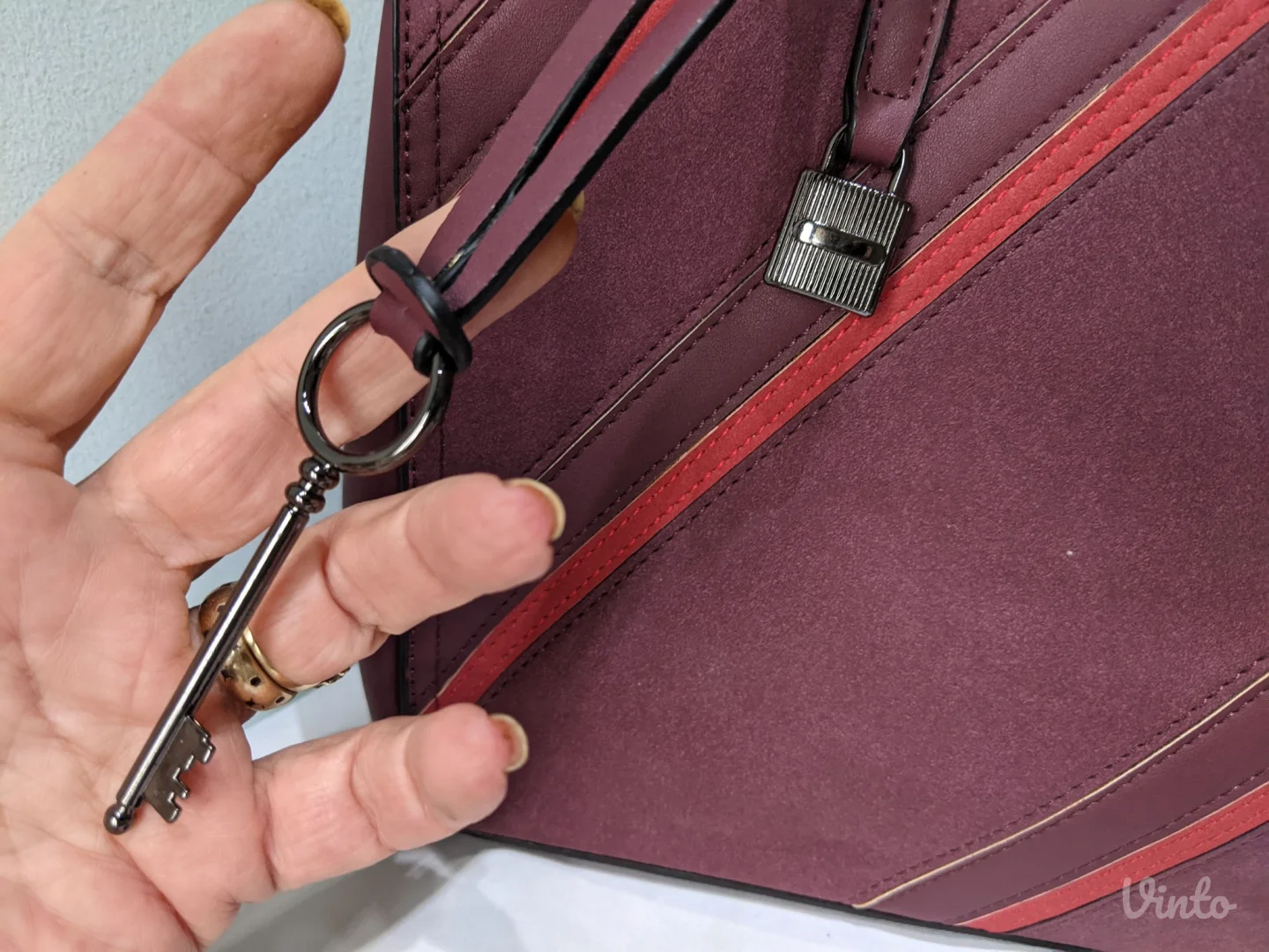 Bag To Bag- burgund boje, HIT SEZONE- Nova sa etiketom