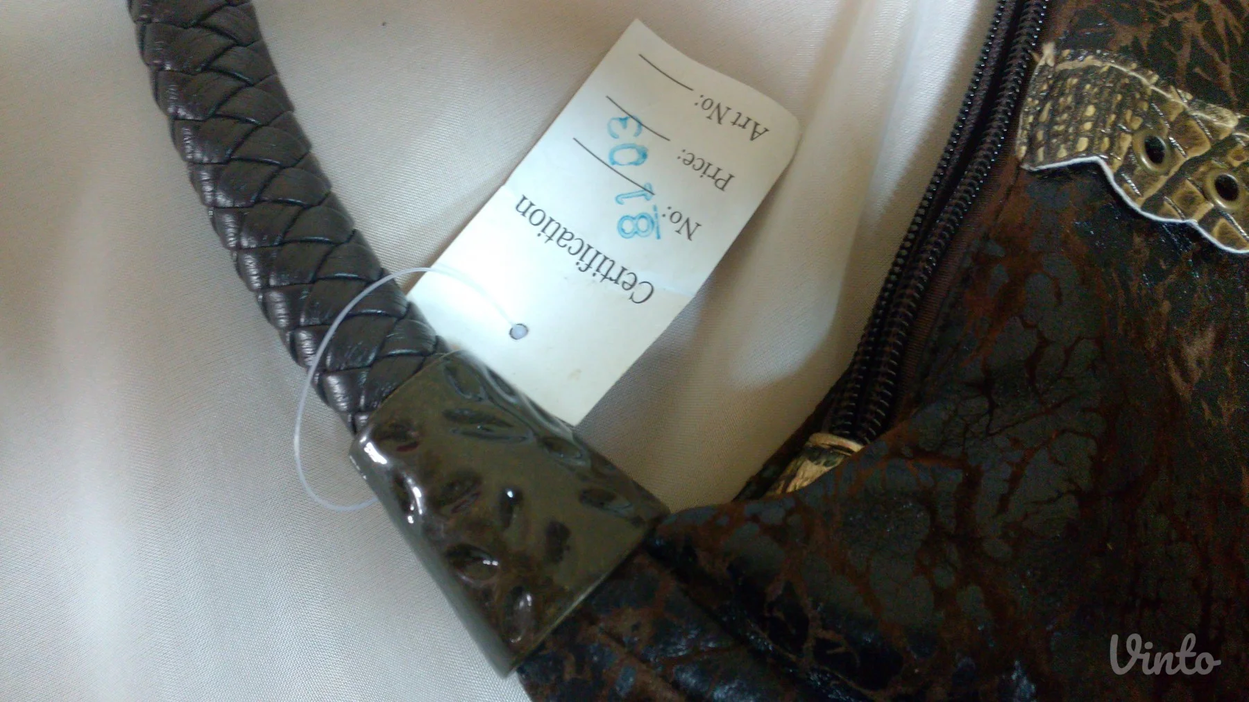 Prelepa, moderna tasna - Nova