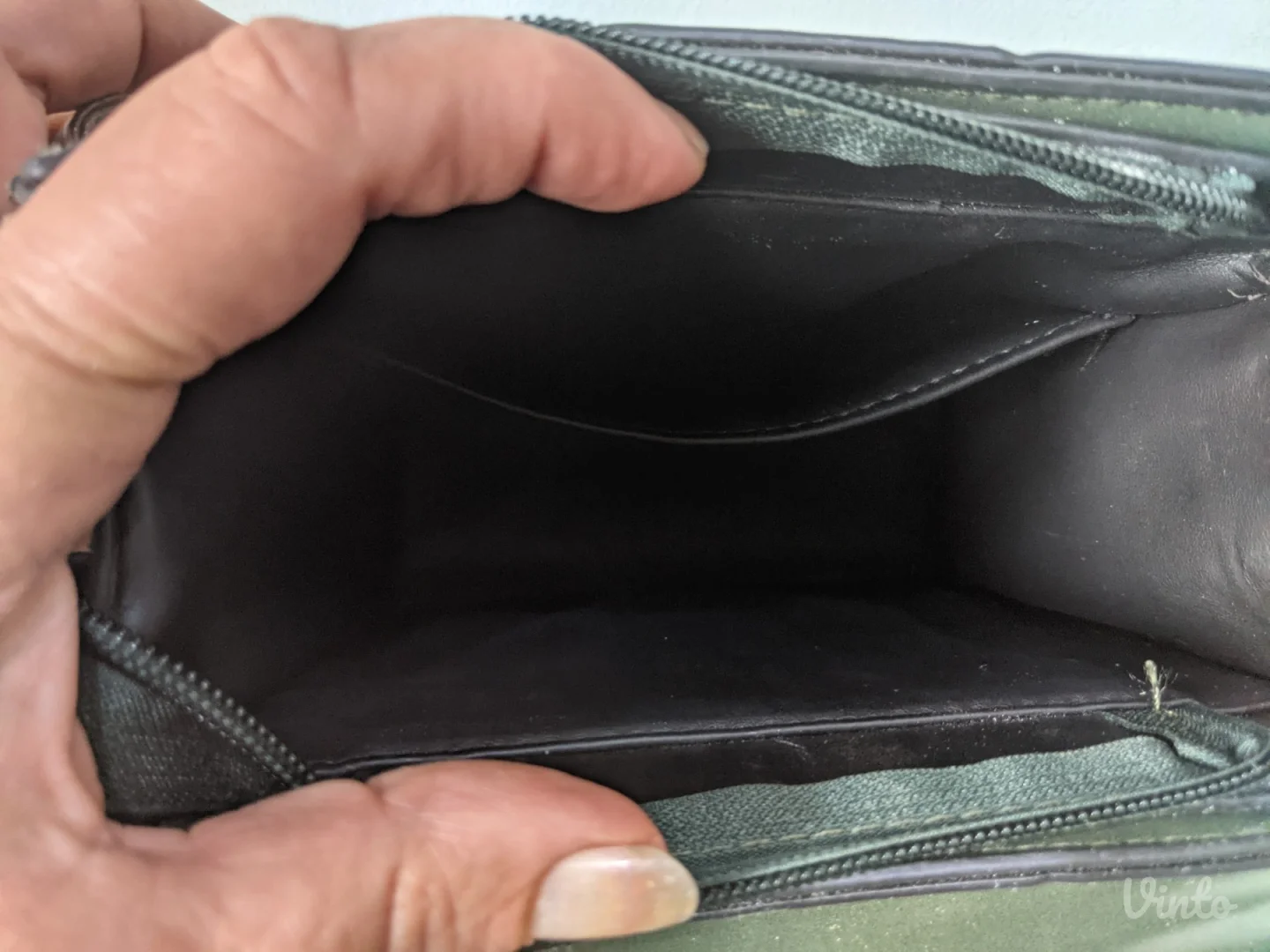 Tamnozelena moderna tašnica , sa belim detaljima - Nova