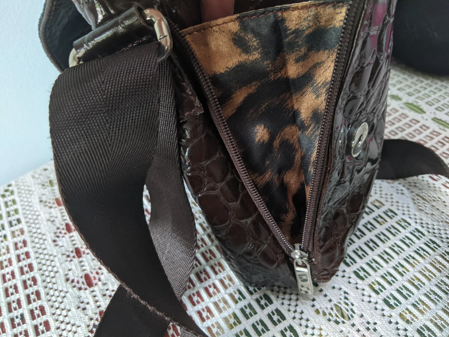 Giorgio Armani -Nova - prirodna koža - kroko lak