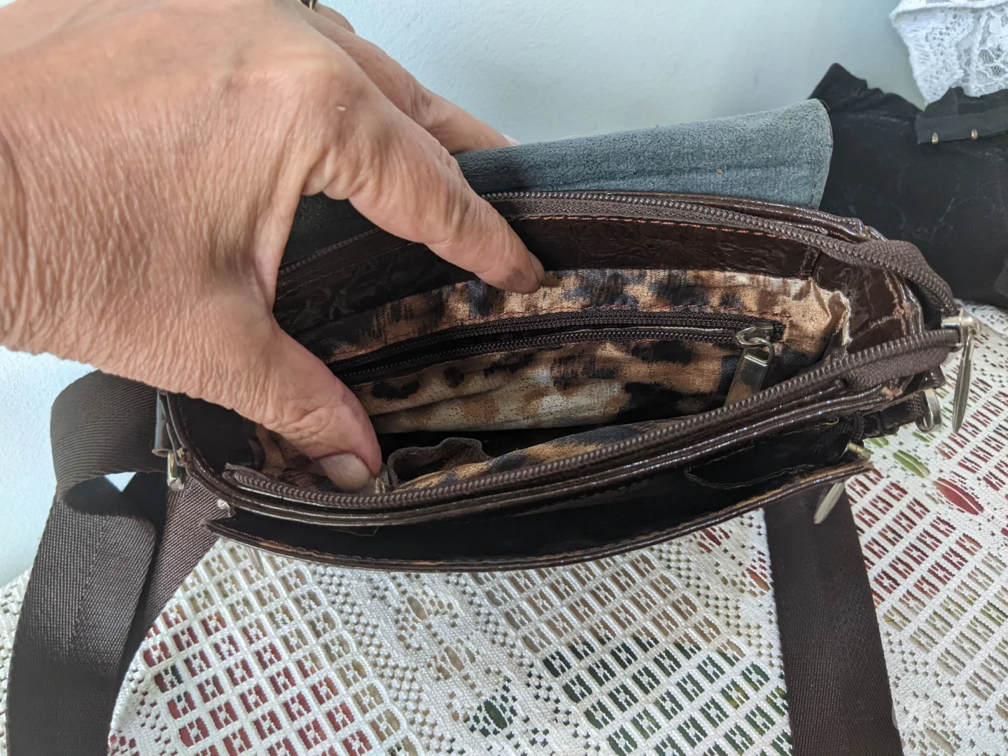 Giorgio Armani -Nova - prirodna koža - kroko lak