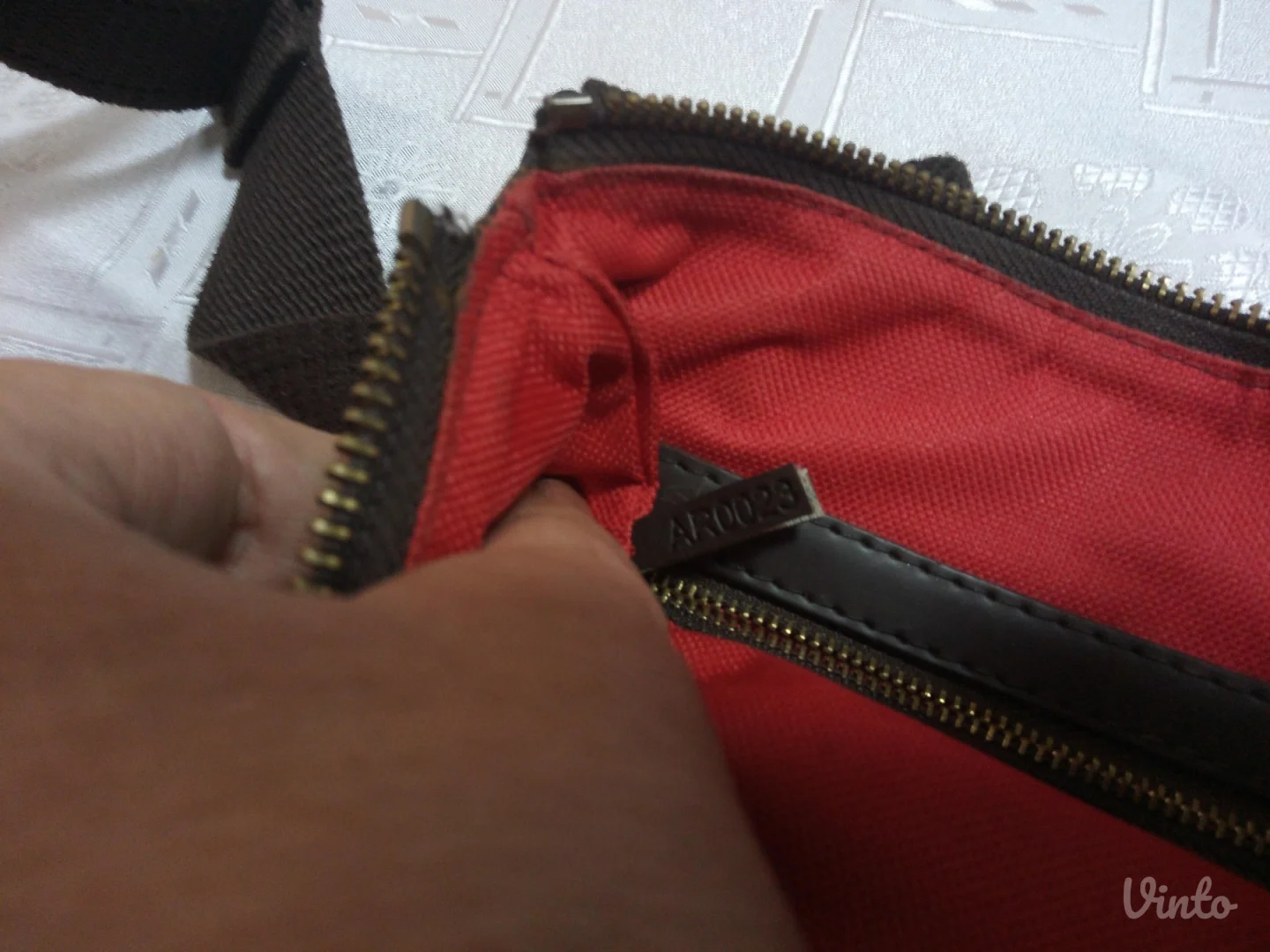 Louis Vuitton - ORIGINAL sa serijskim brojem - NOVA