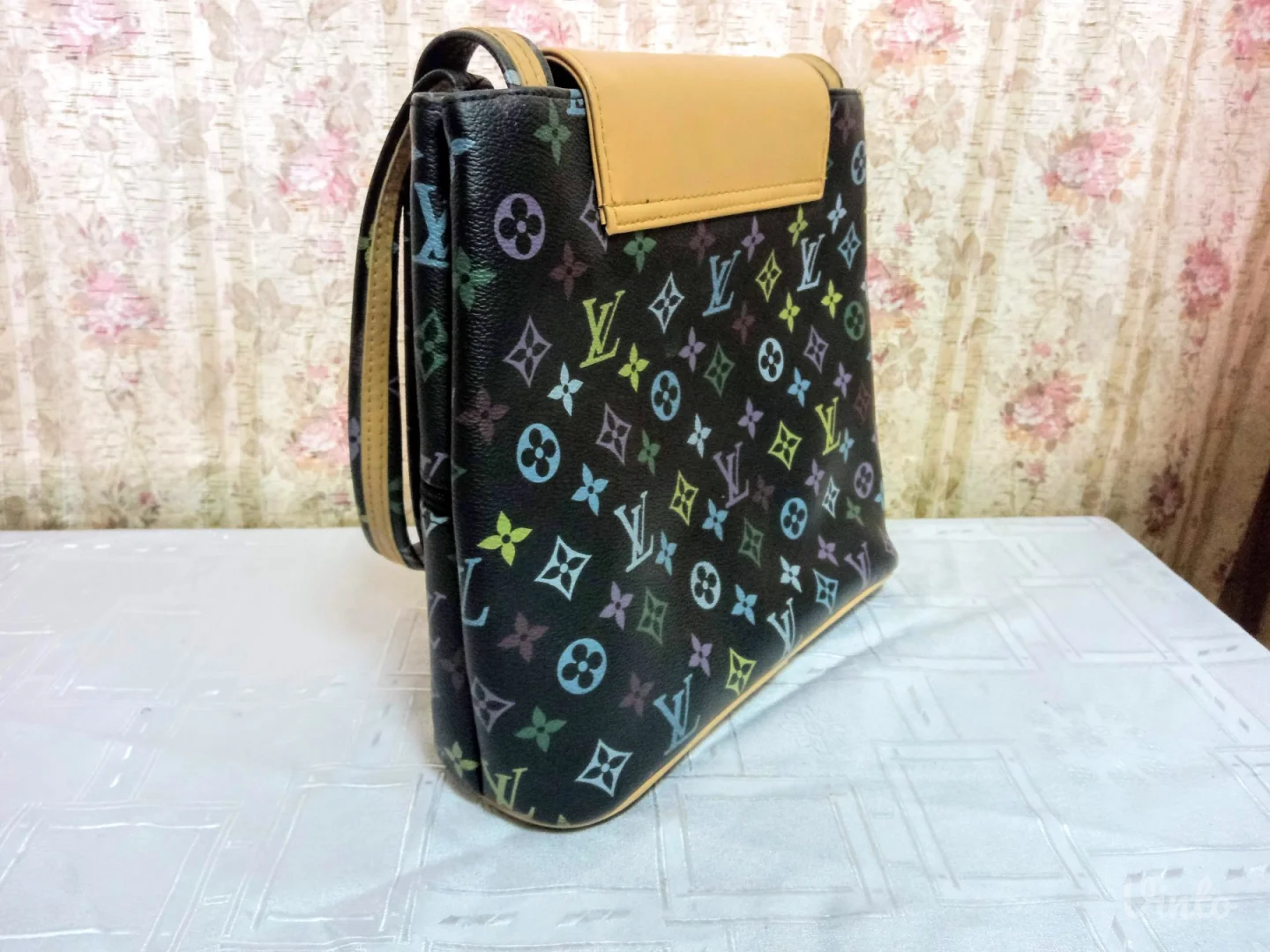 LOUIS VUITTON - Trikolor - Nova