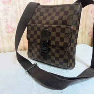 Louis Vuitton - ORIGINAL sa serijskim brojem - NOVA