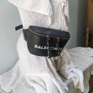 Balenciaga - Bananka model - fanny pack- Unisex