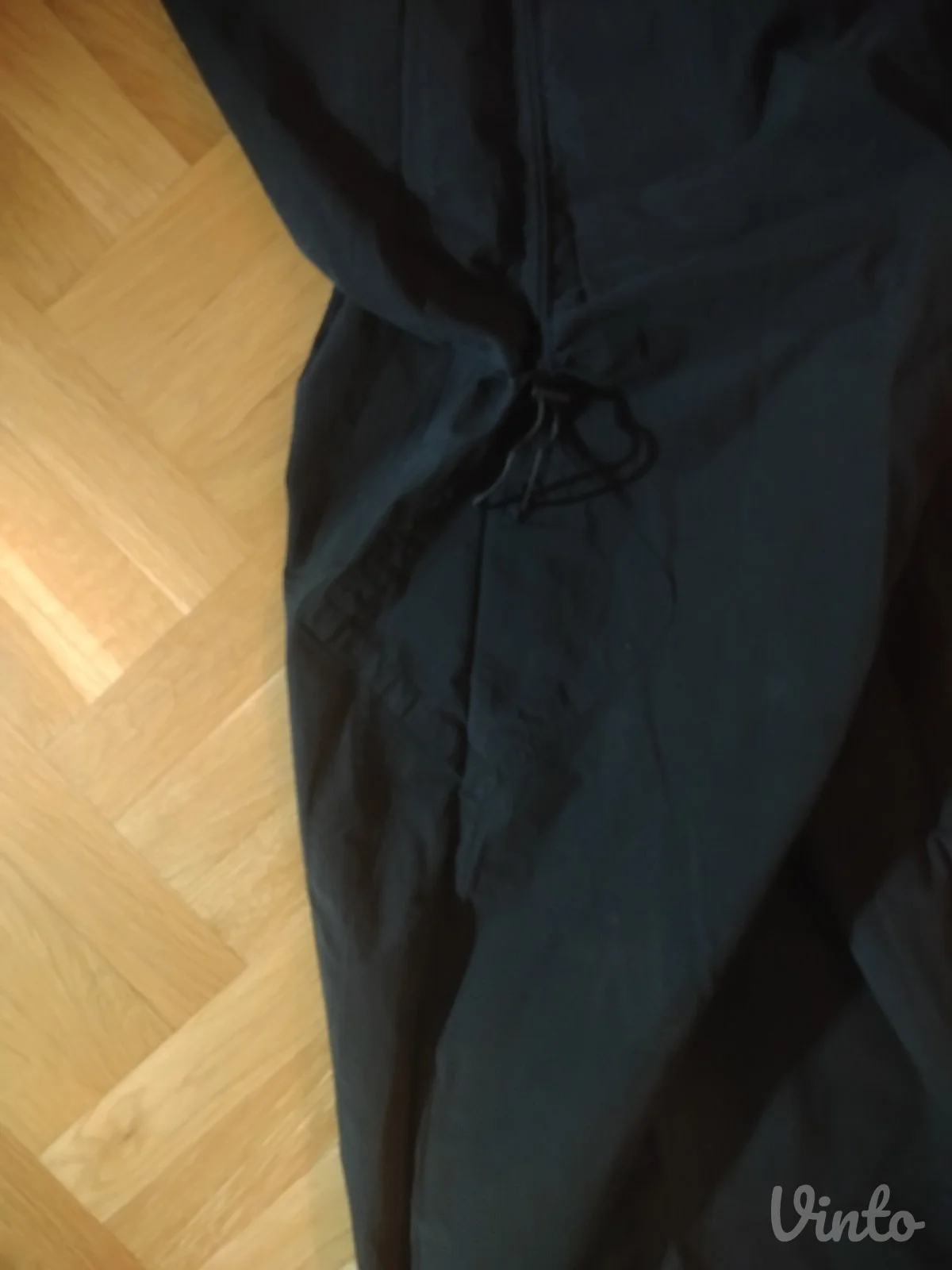 duga crna suknja sa džepovima
