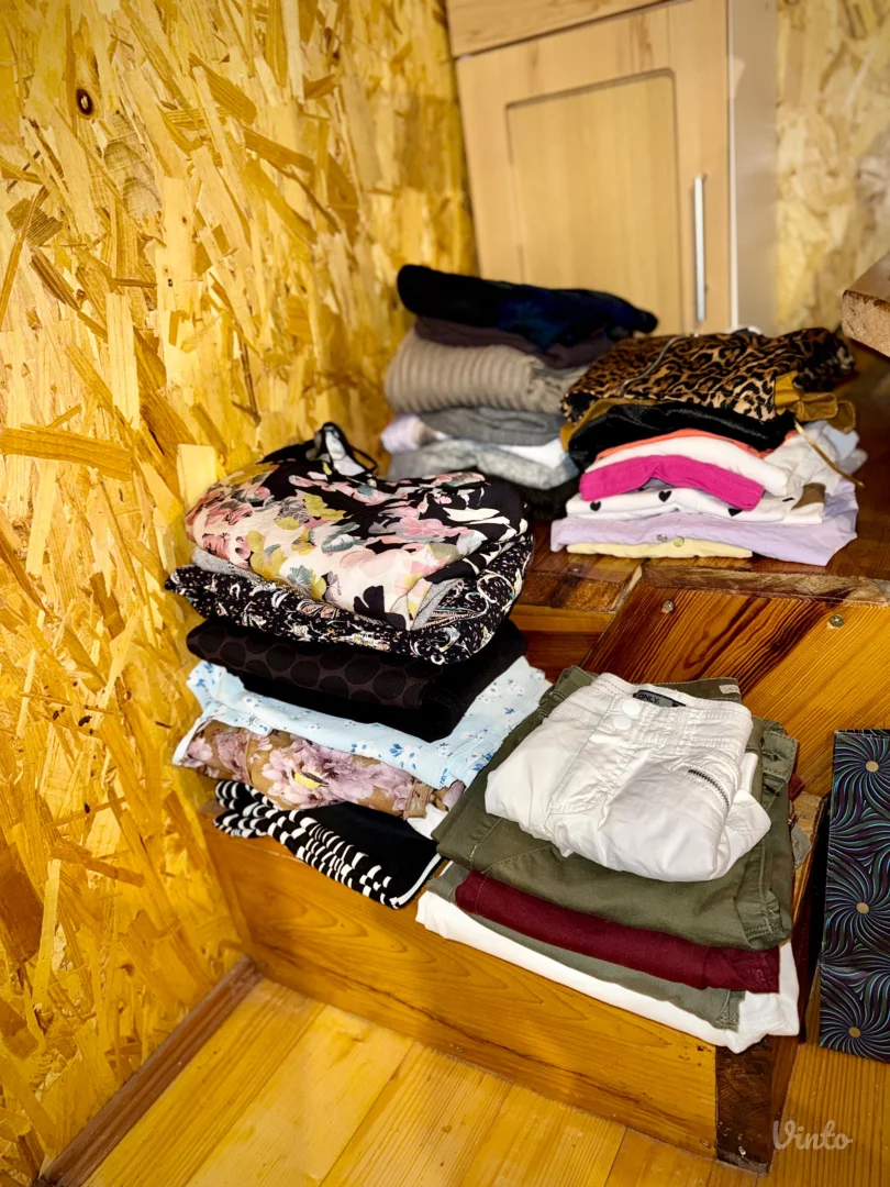 Poklanjam garderobu S/M