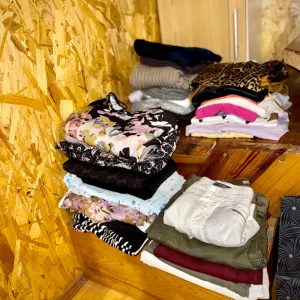 Poklanjam garderobu S/M