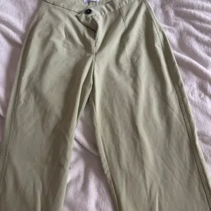 Bershka viralne pantalone