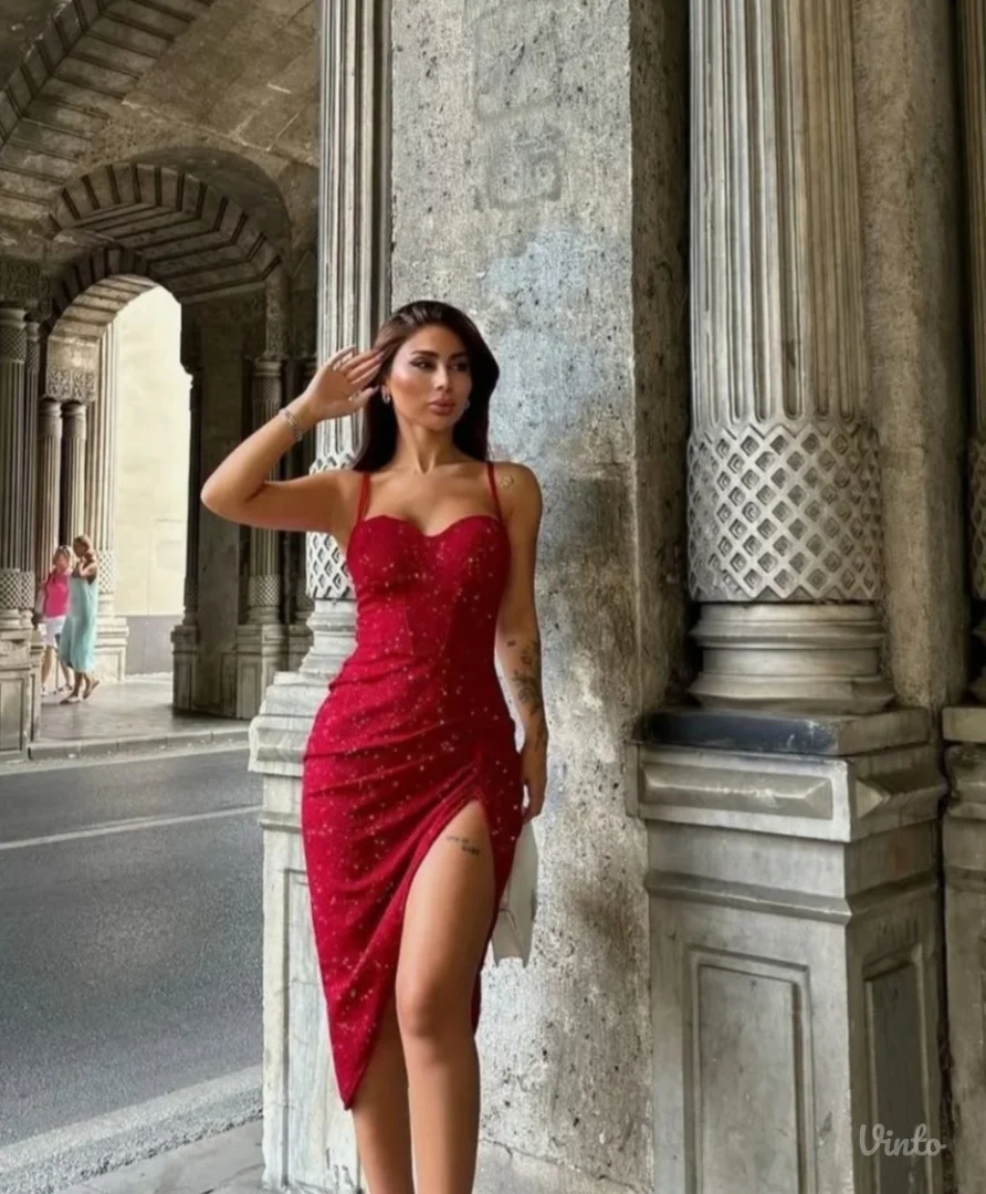 Crvena haljina sa sljokicama