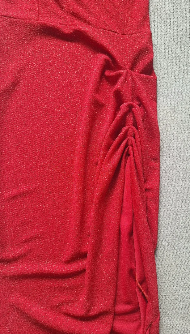 Crvena haljina sa sljokicama