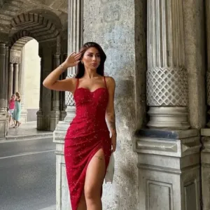 Crvena haljina sa sljokicama