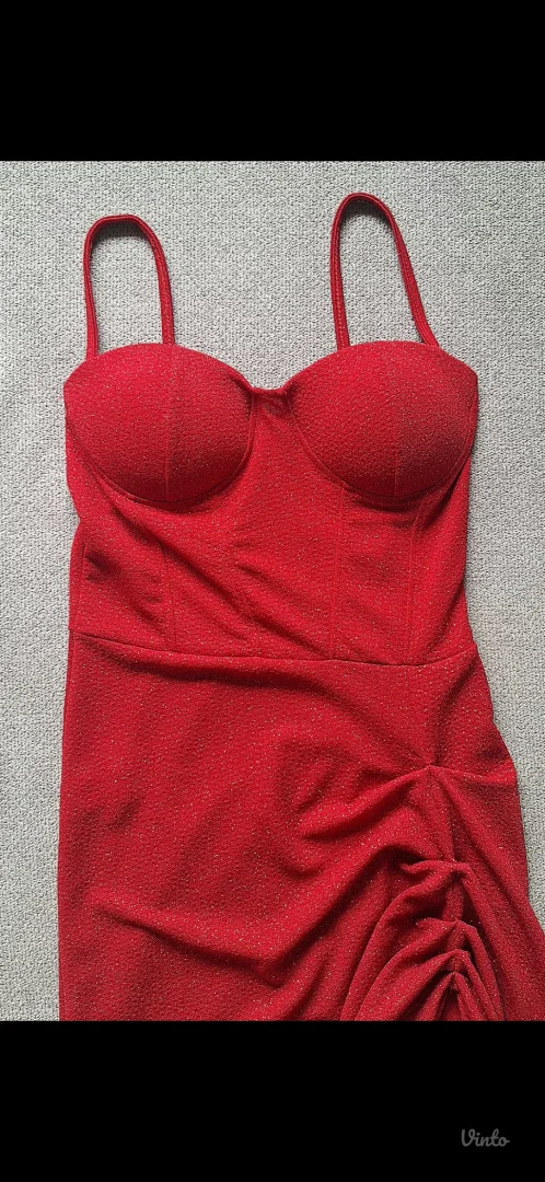 Crvena haljina sa sljokicama