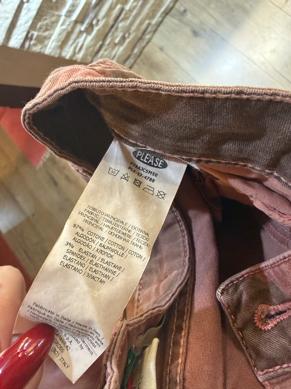Please ženske pantalone / farmerke sa maskirnim dezenom