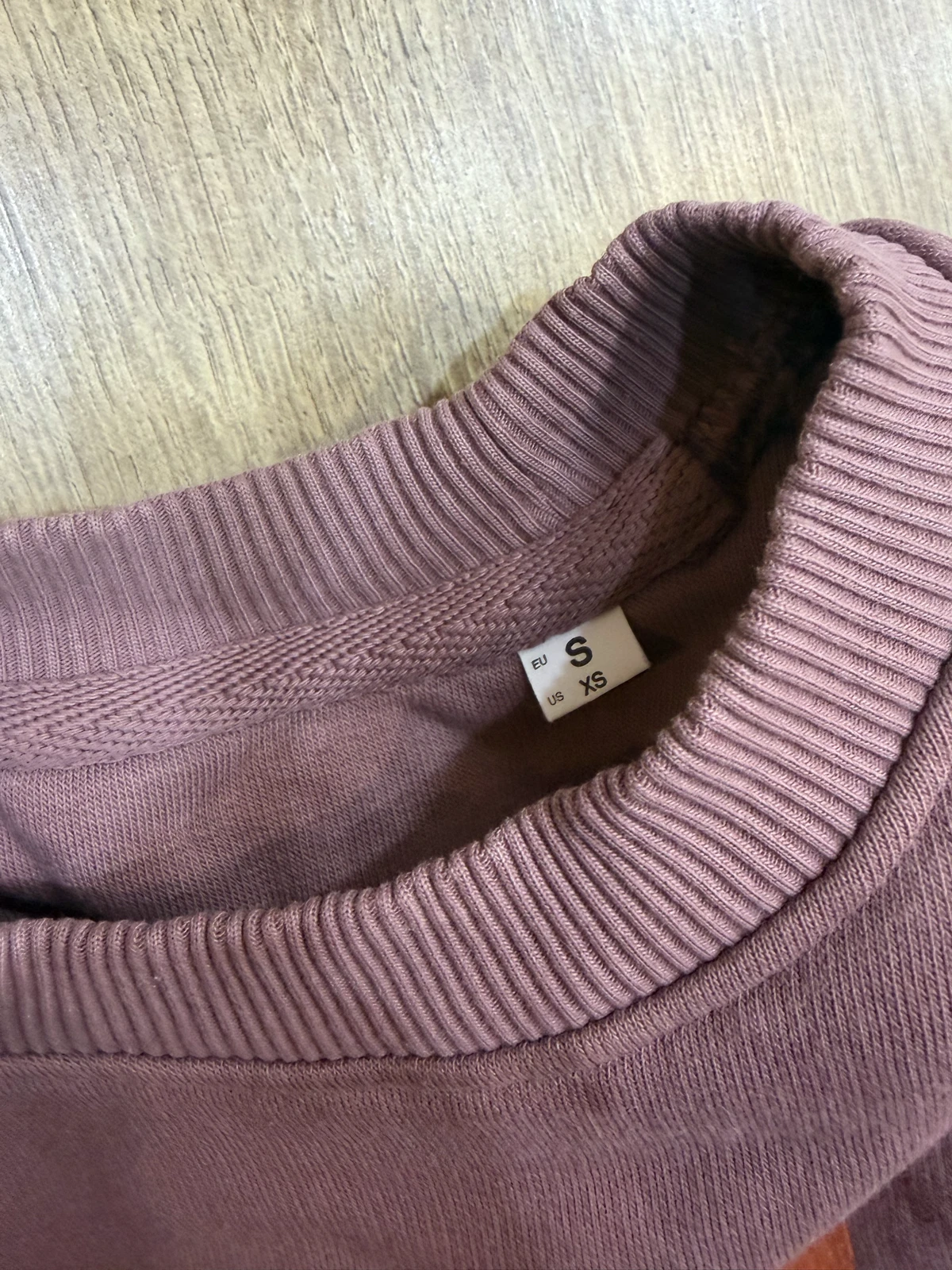 Ženski duks u prelepoj prljavo roze