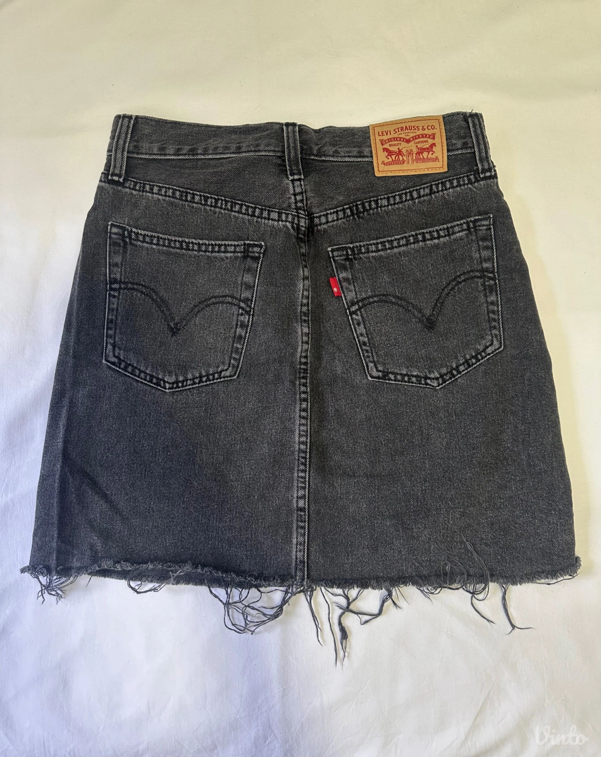 Levis crna suknja