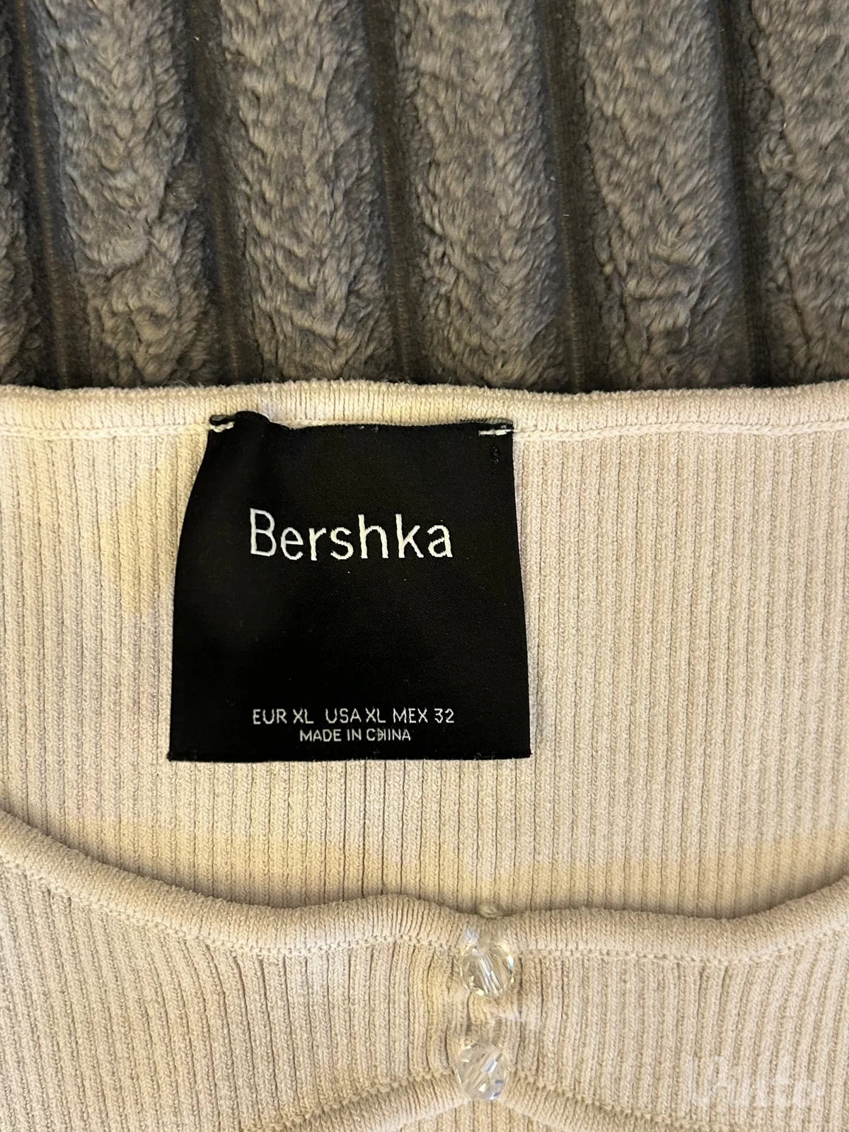 Bela ženska majica sa kristalima