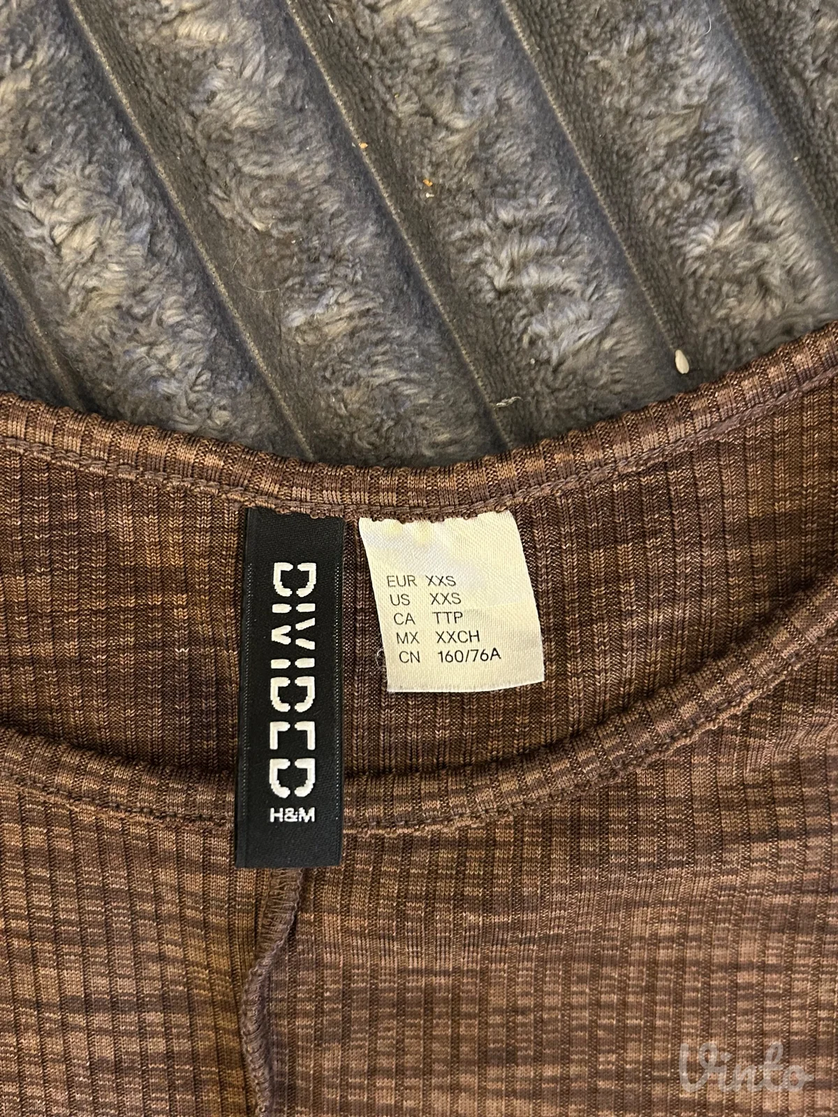 Braon crop top majica na kratak rukav