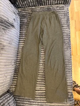 Maslinasto zelene pantalone