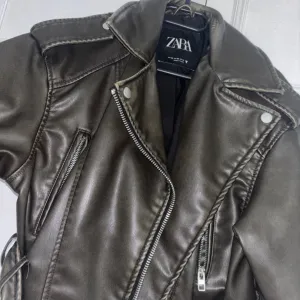 Zara viralna kozna jakna