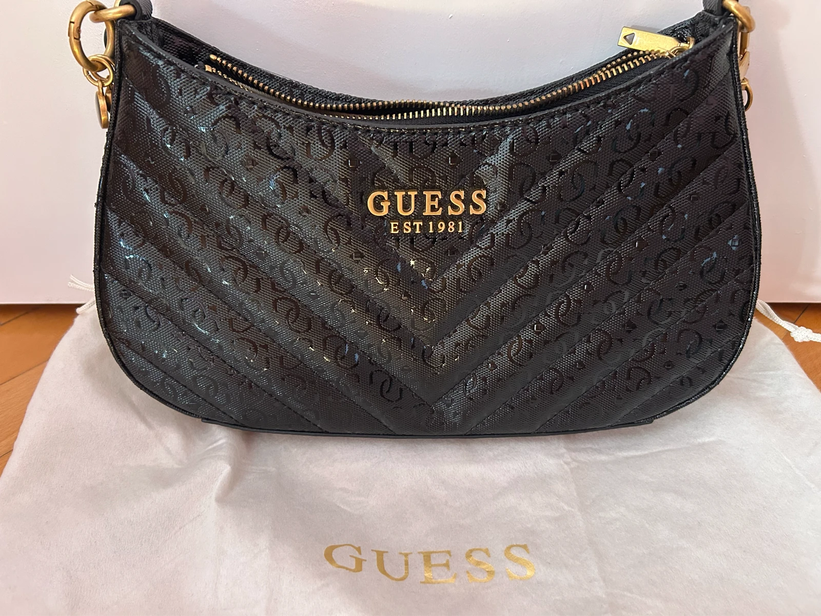 Guess Crna Torba - Nova