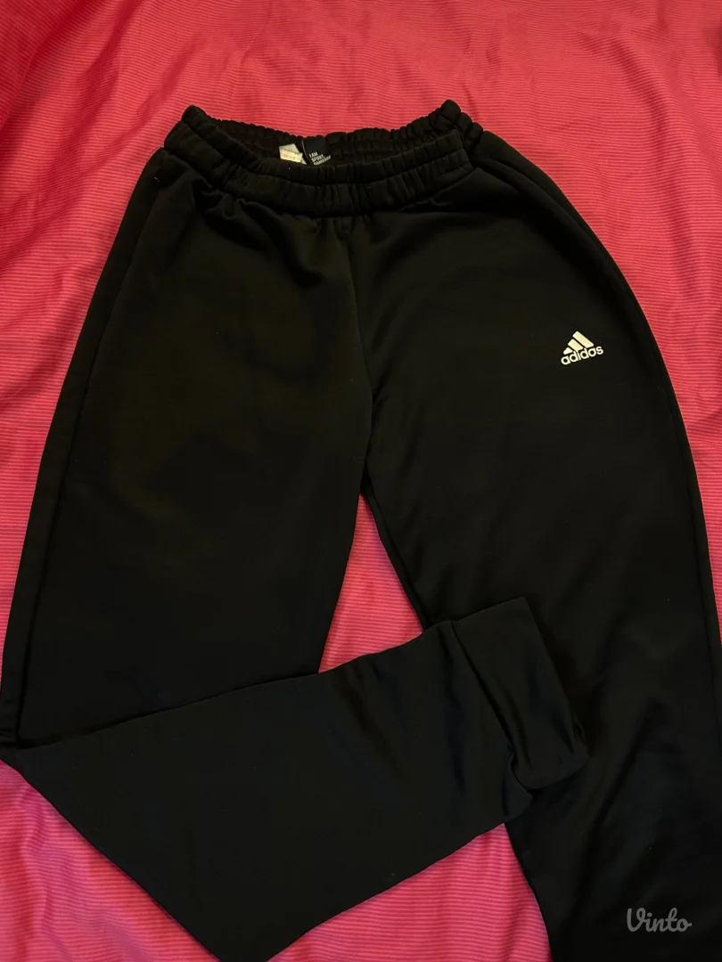 Crna adidas trenerka