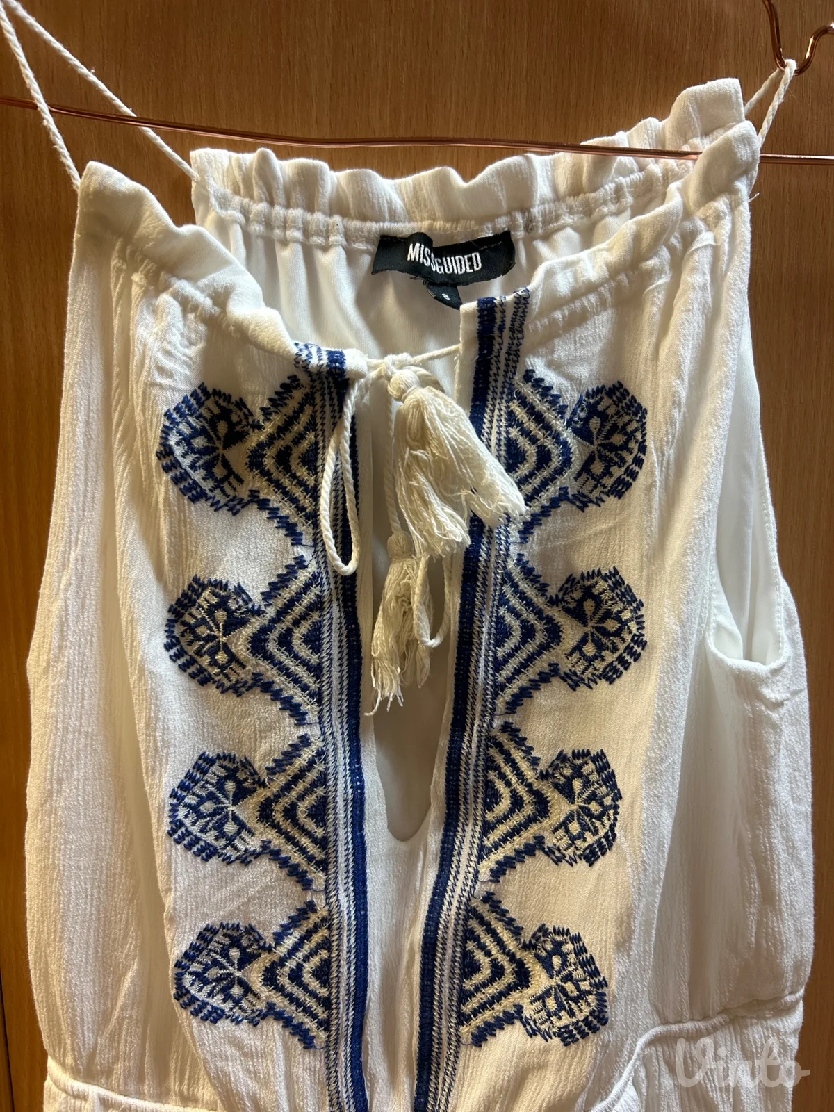 Beli kombinezon