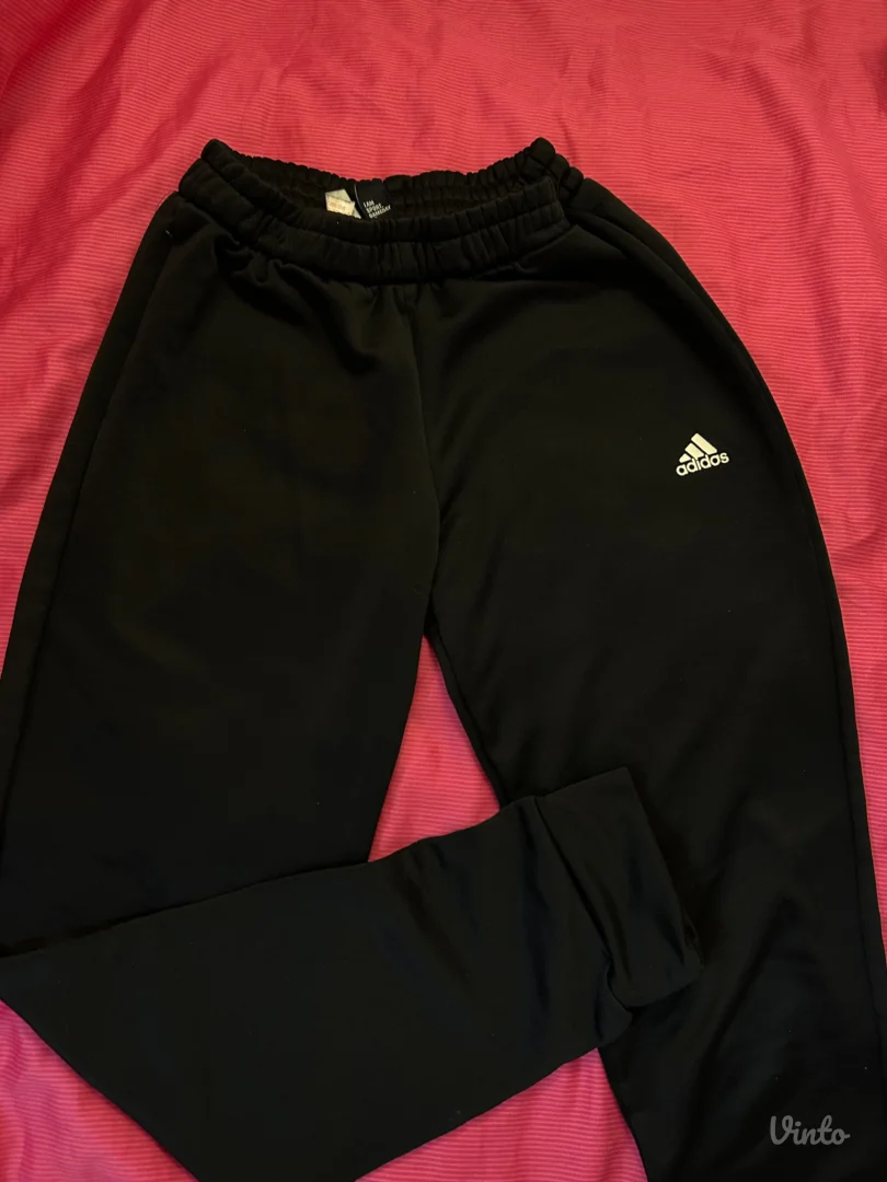 Crna adidas trenerka